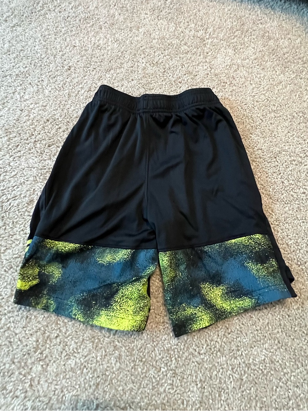 ◼️UNDER ARMOUR: Boy size M, black w/design logo athletic shorts, preowned◼️ - Picture 8 of 9